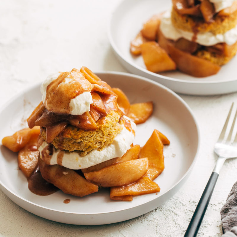 Pumpkin shortcakes on plates.