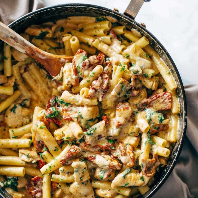 A picture of Sun Dried Tomato Chicken Florentine Pasta